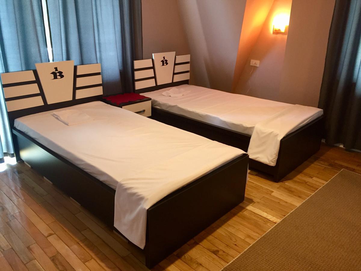 Hotel Bavaria 普里什蒂纳 外观 照片