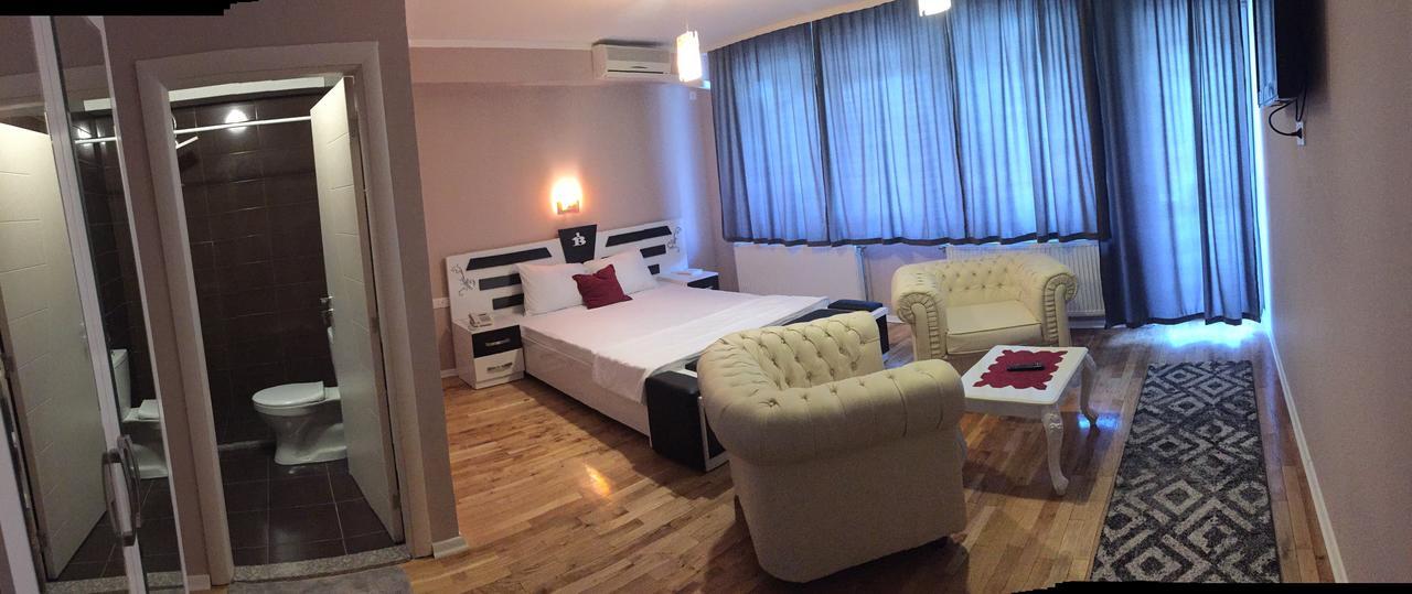 Hotel Bavaria 普里什蒂纳 外观 照片