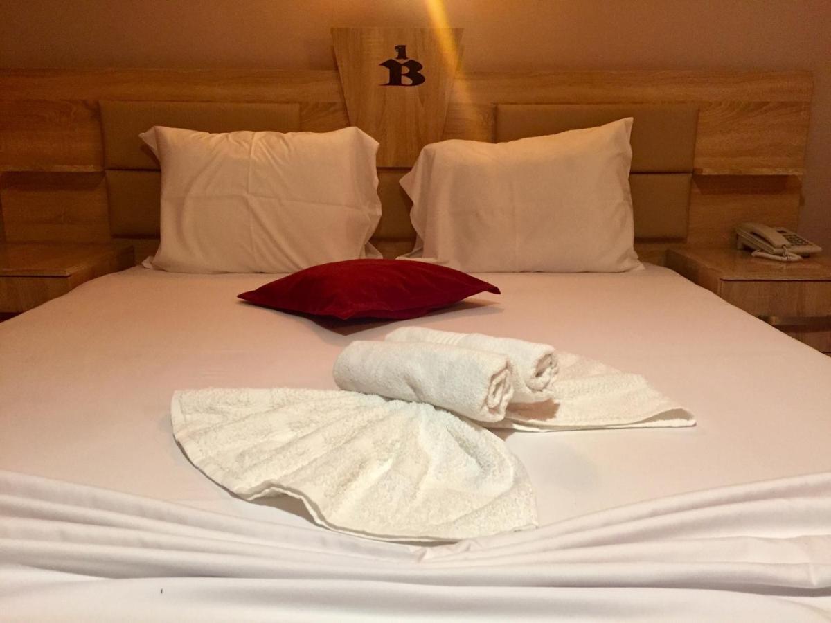Hotel Bavaria 普里什蒂纳 外观 照片