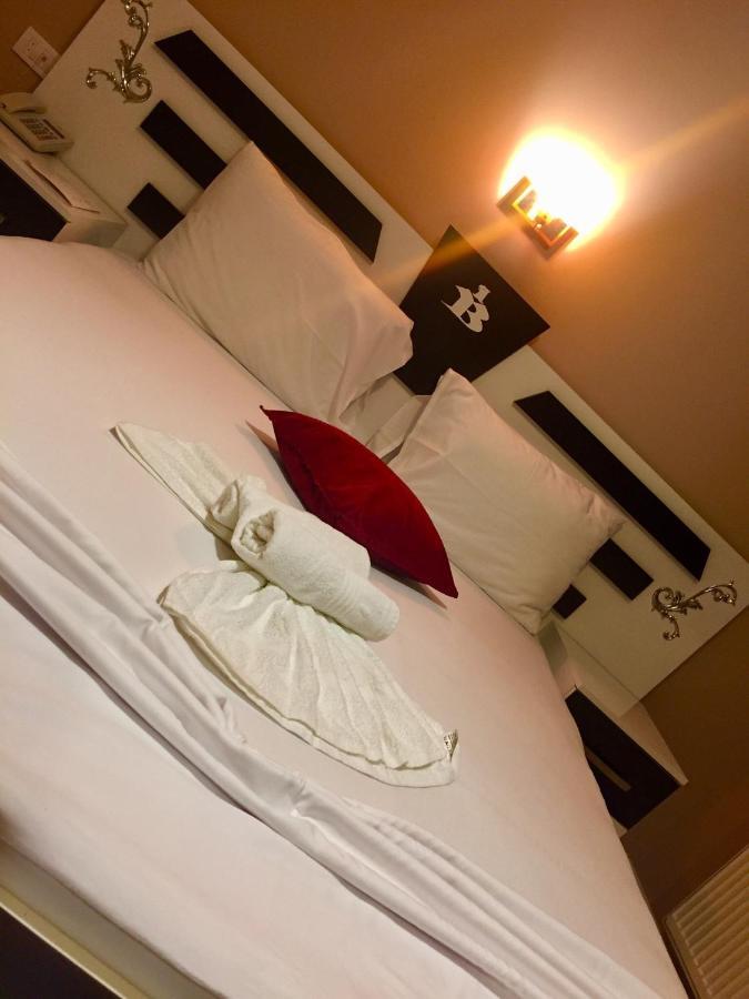 Hotel Bavaria 普里什蒂纳 外观 照片
