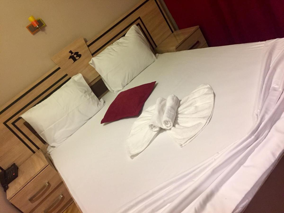 Hotel Bavaria 普里什蒂纳 外观 照片