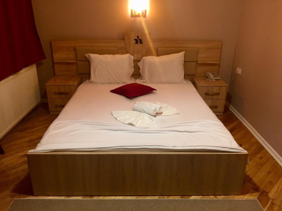 Hotel Bavaria 普里什蒂纳 外观 照片